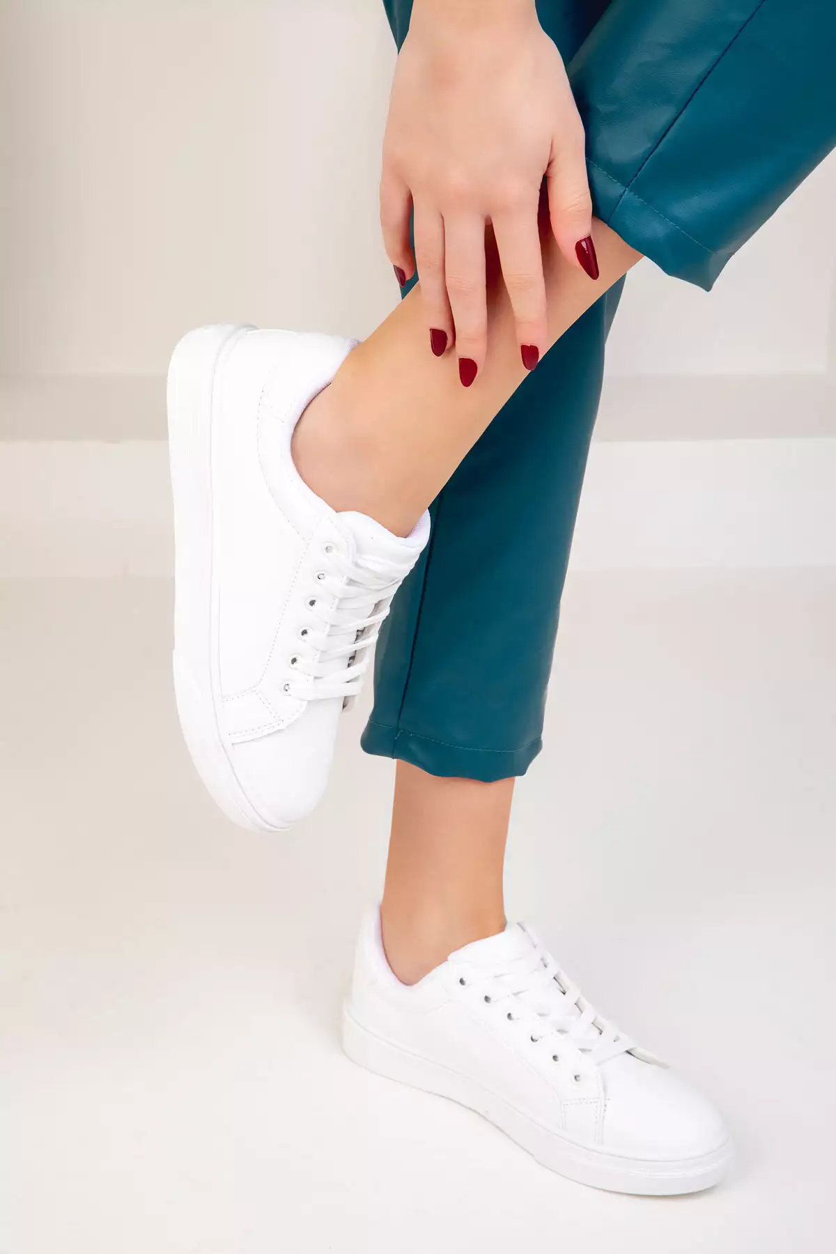 کفش ورزشی سفید زنانه ۱۴۳۹۵ برند SOHO - 34414265