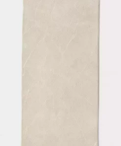 فرش راهرو کلاسیک با لبه‌های دندانه‌دار و پایه غیرلغزنده رنگ کرم برند Merinos - 986690989