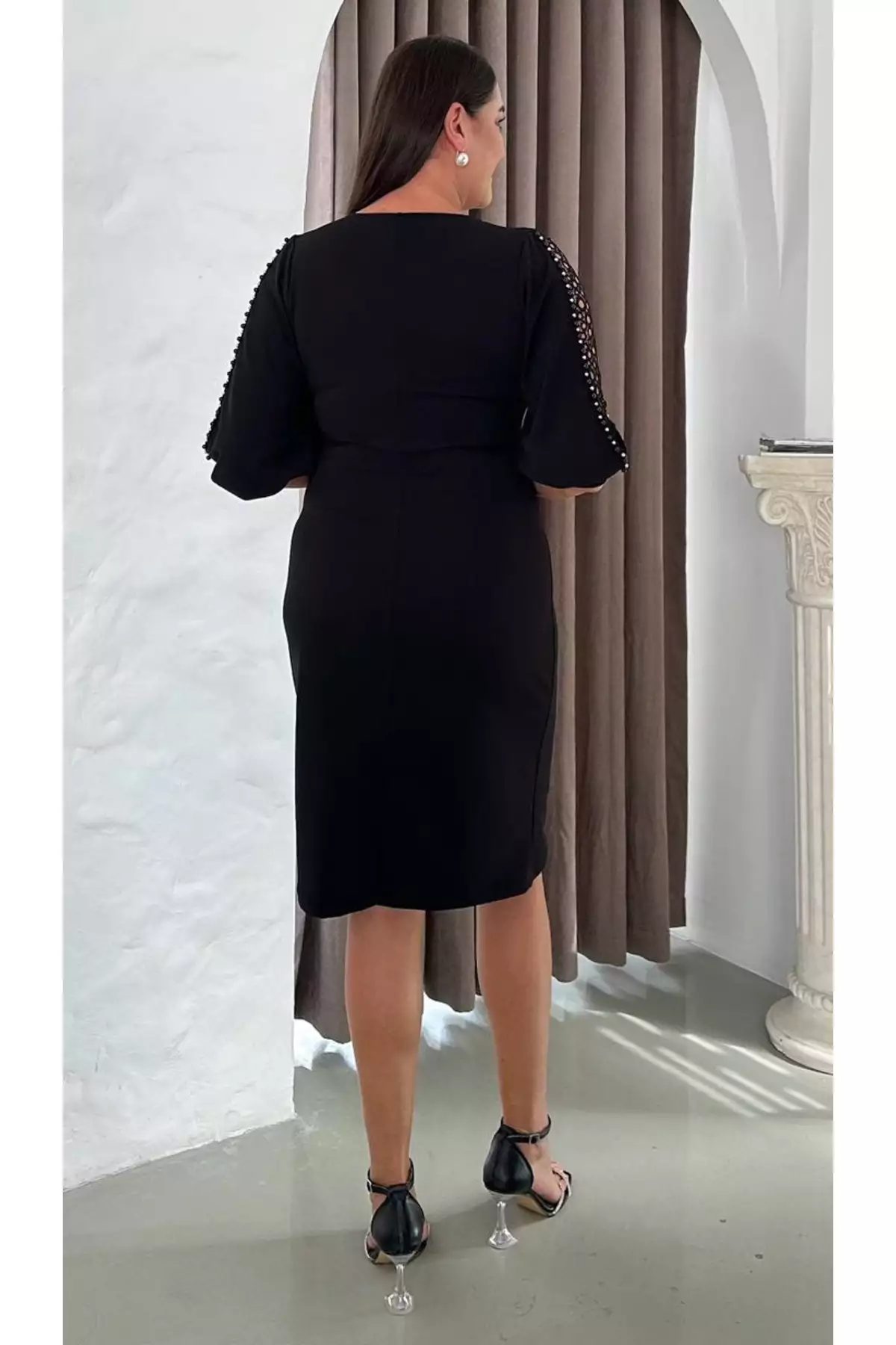 لباس مجلسی میدی با یقه گرد و آستینهای مروارید دوزی شده برای بانوان سایز بزرگ 24073 برند Butik Nilyam - 822784916