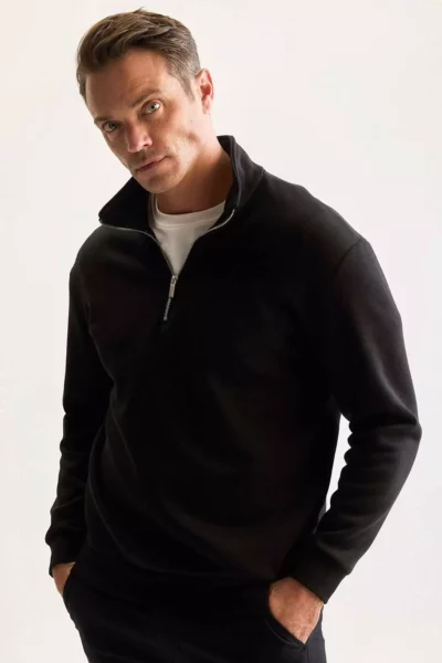 سویشرت بافتی سه نخ پنبه‌ای با آستر پشمی، طراحی راحت و مناسب برای استفاده در فصل‌های سرد، با یقه ایستاده و زیپ‌دار. برند Defacto - 859466788