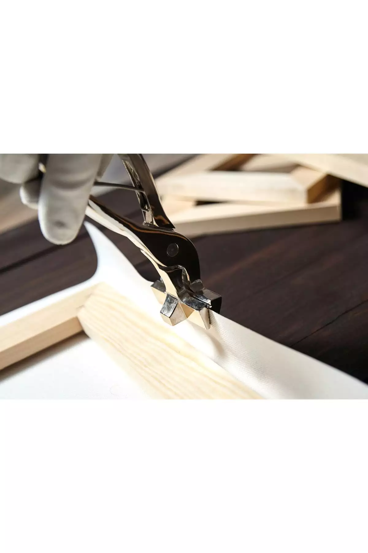 تابلوی کنواس دکوراتیو مدرن با طراحی ناخن رنگی و روغنی برای آرایش خانمها برند Nazenin Design - 765815109