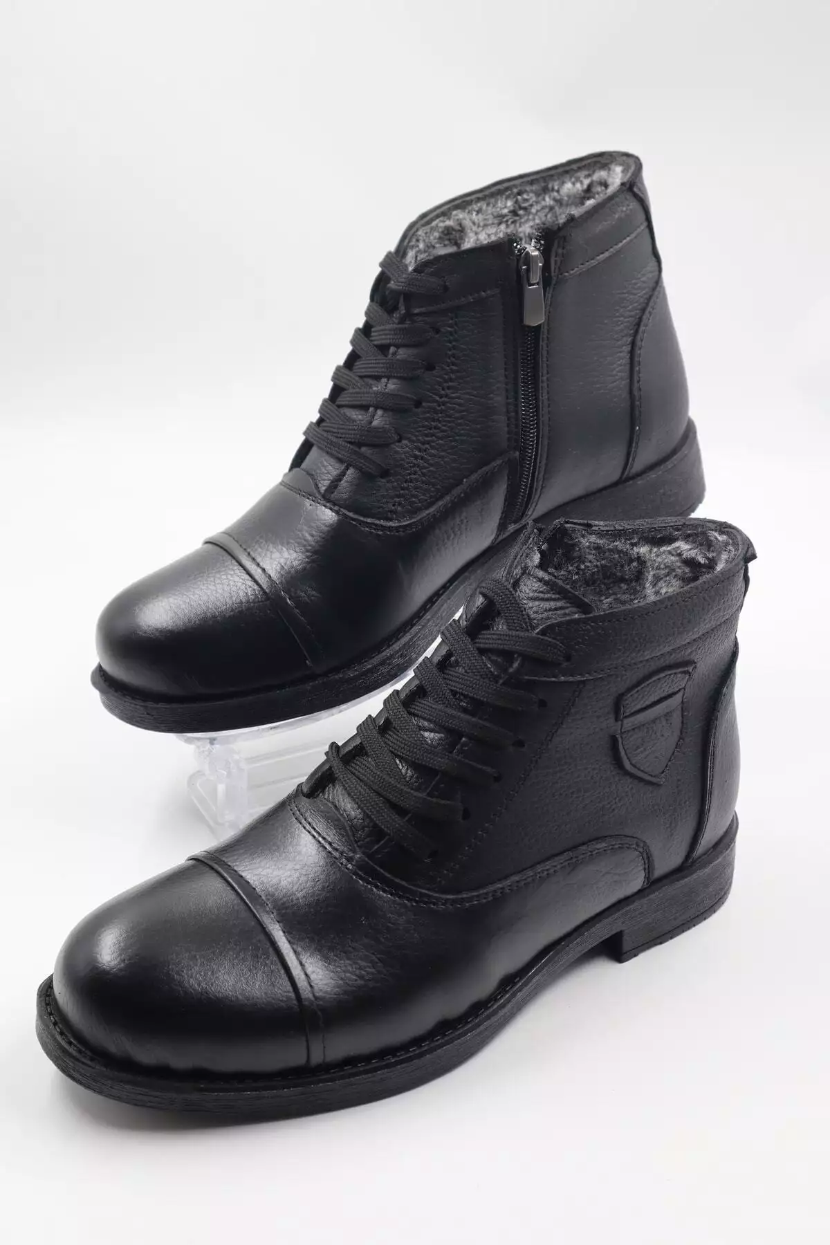 کتانی مردانه با رویه چرم طبیعی و داخلی پشمی، زیپدار، رنگ مشکی، مناسب استفاده روزمره برند nazenintasarımlar - 184686120