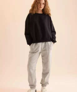 سویشرت مشکی طرح ساده با یقه گرد و آستینهای گشاد مدل D9022AXNS برند Defacto - 863335364