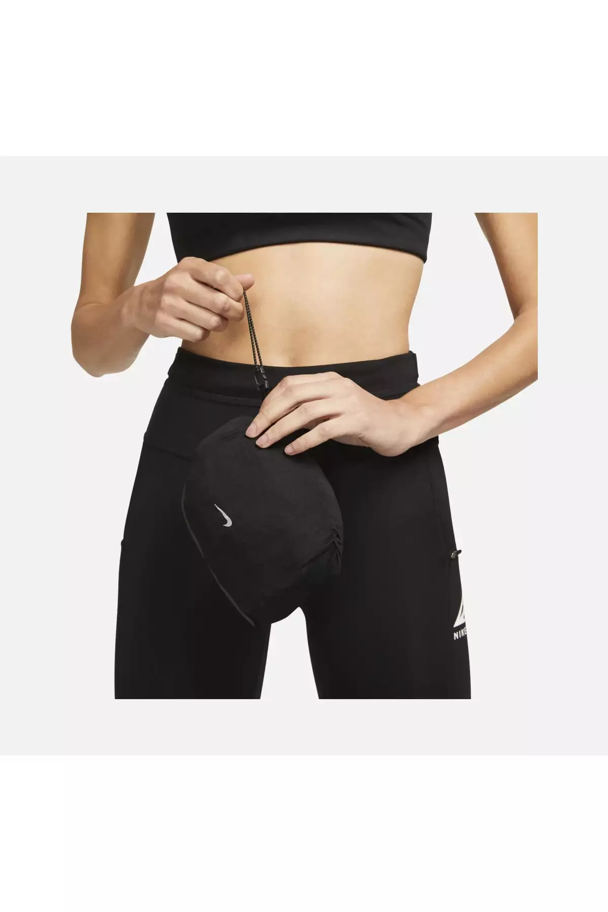 هودی ورزشی دویدن با قابلیت تنفس Gore-Tex Infinium - کاپشن ضدآب و ضدباد زنانه سیاه رنگ برند Nike - 951086385