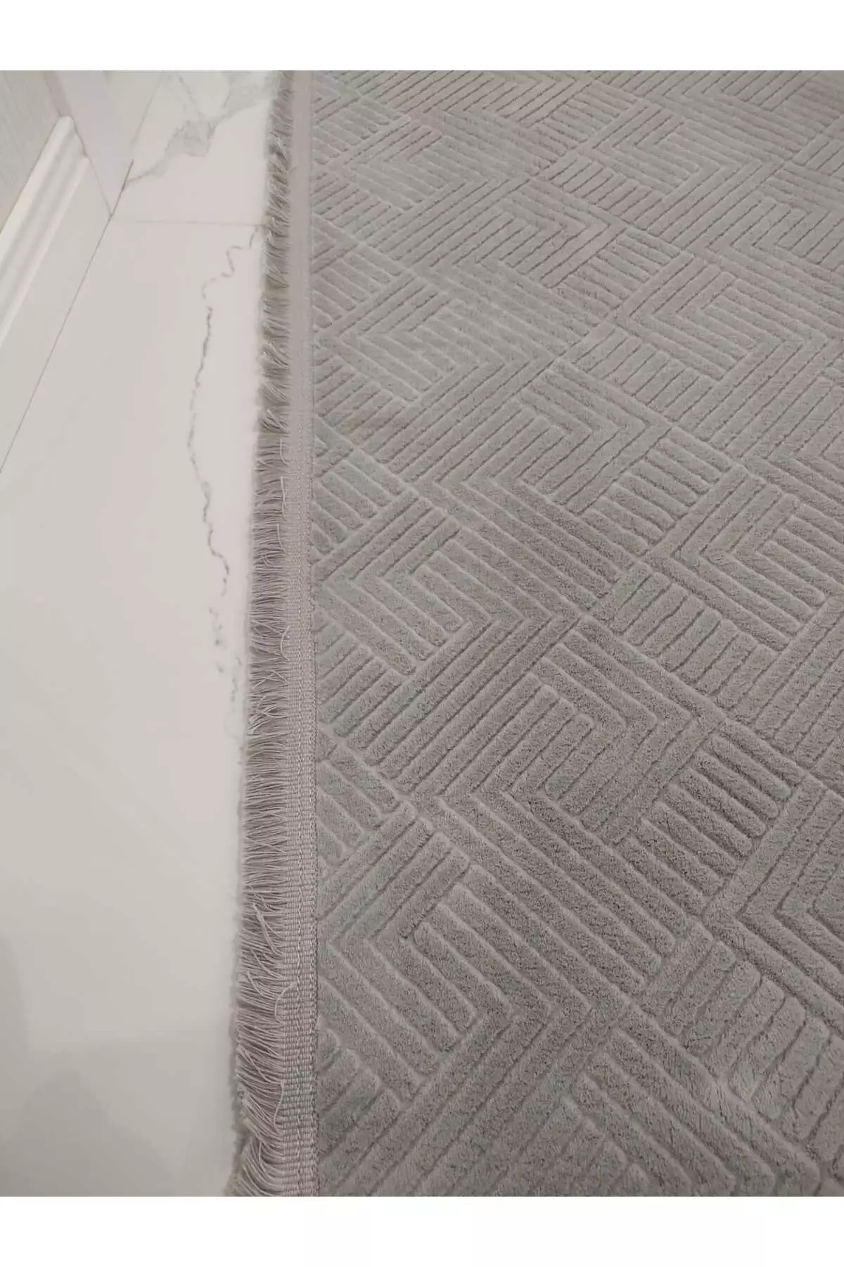 فرش اتاق، سالن، راهرو و آشپزخانه با لبههای طوسی و زیرهی ضد لغزش برند Merinos - 812051604