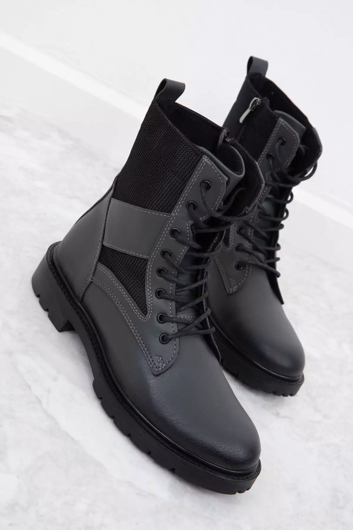 بوت و بوتی مردانه رنگ فومه 19692 برند SOHO - 883819134