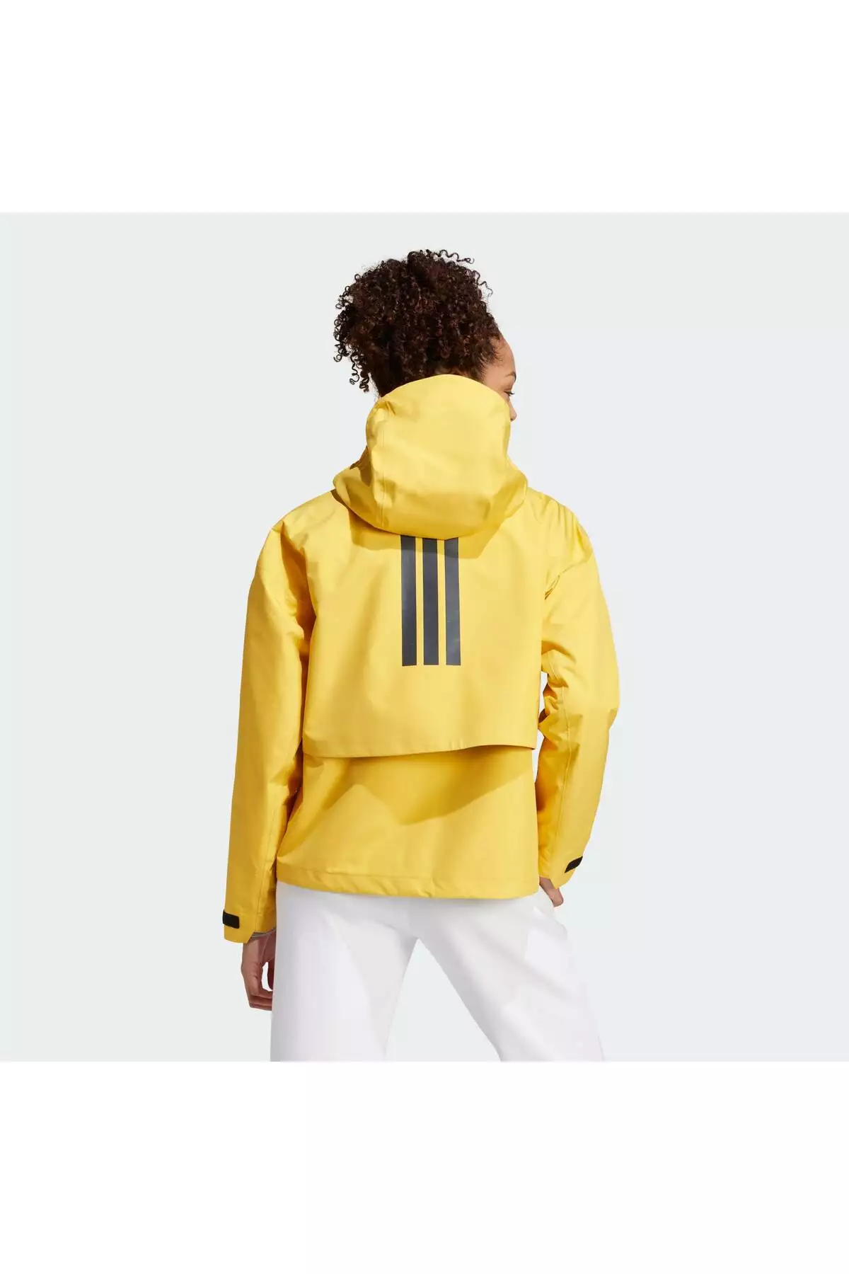 محصول W MYSHELTER R J به فارسی "W پناهگاه من R J" ترجمه میشود. برند adidas - 959276943