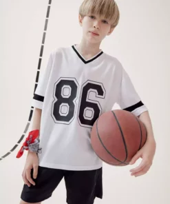 تیشرت کوتاه آستین با یقه V و طرح چاپی، مناسب برای پسران، با اندازه بزرگ و مدل گشاد F2412A825HS برند Defacto - 942055974