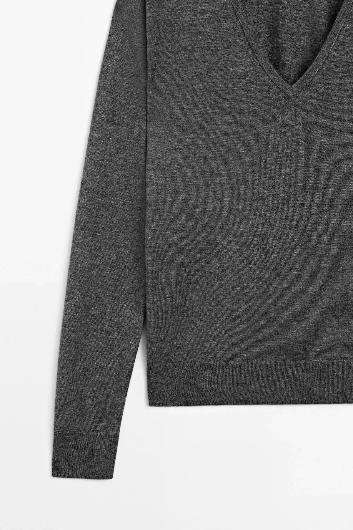 پلیور و یقه V کشبافی پشمی برند Massimo Dutti - 953461062