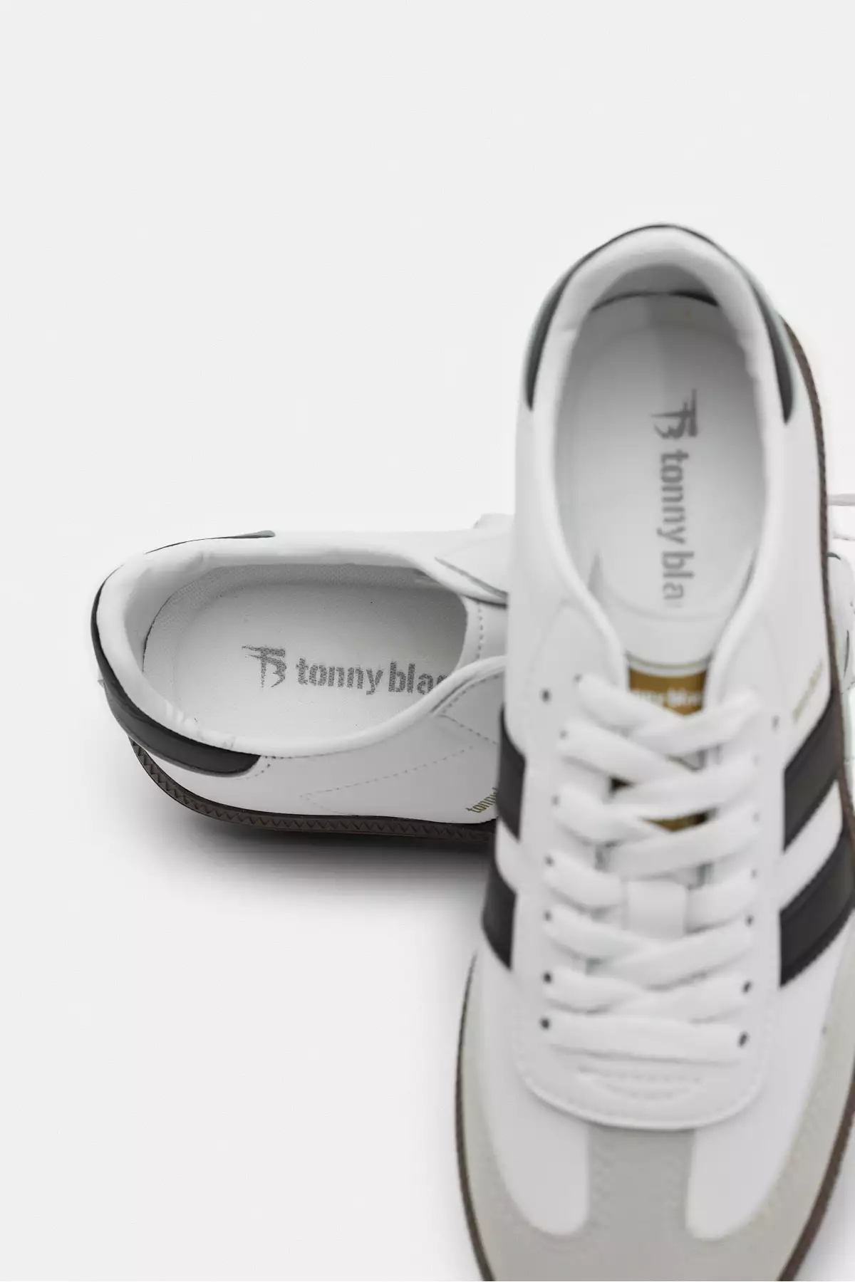 کتانی ورزشی مشکی و سفید با زیره ترمو و خطوط کناری برای استفاده عمومی برند Tonny Black - 879885114