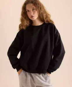 سویشرت مشکی طرح ساده با یقه گرد و آستینهای گشاد مدل D9022AXNS برند Defacto - 863335364