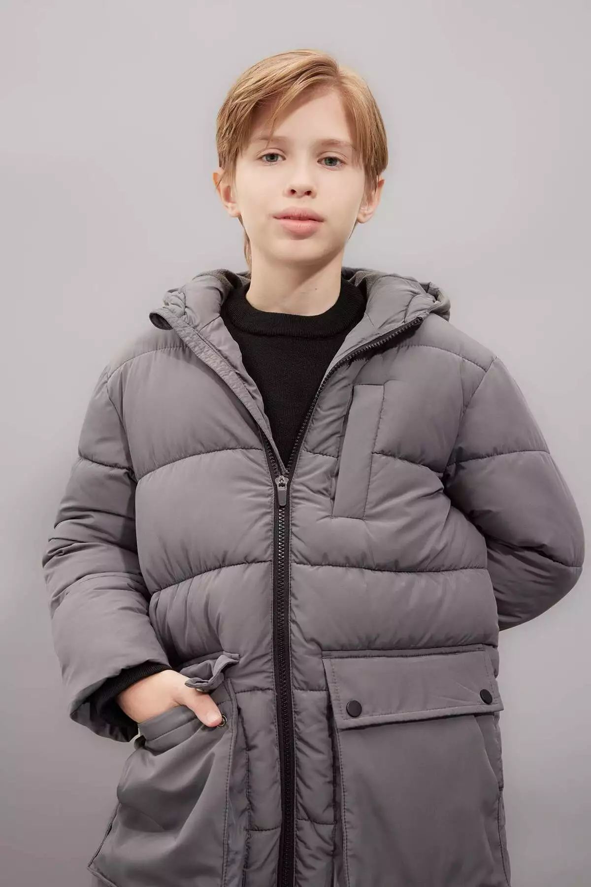 پارس کلاهدار ضدآب با زیپ و جیب برای پسران با آستر پشمی C8801A824CW برند Defacto - 871120440