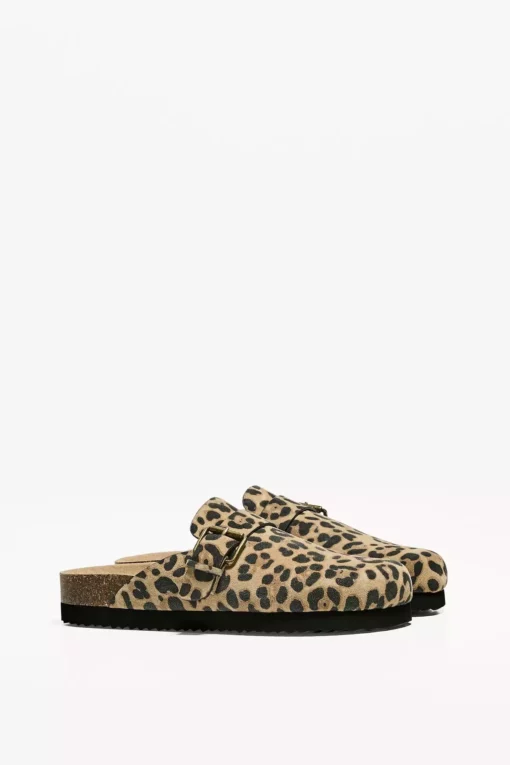 دمپایی طرح دار برند Bershka - 951787863