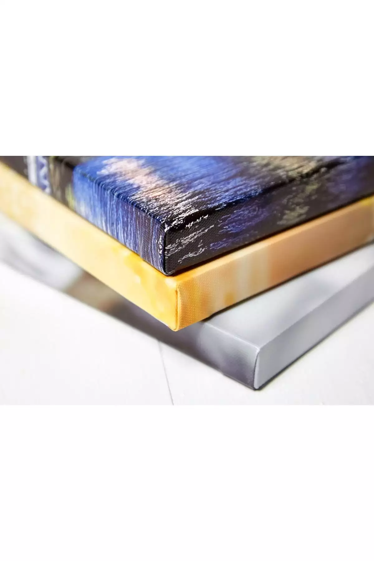 تابلوی کنواس دکوراتیو مدرن با طراحی ناخن رنگی و روغنی برای آرایش خانمها برند Nazenin Design - 765815109