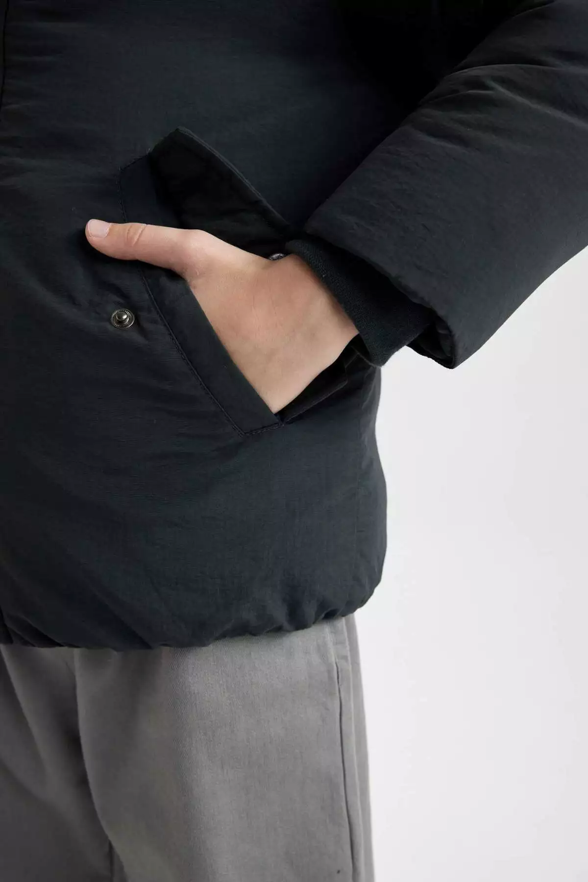 کاپشن پسرانه با یقه پلنگی قابل جدا شدن، کلاهدار، زیپ دار و دکمهدار، دارای جیب C5975A824WN برند Defacto - 871763007