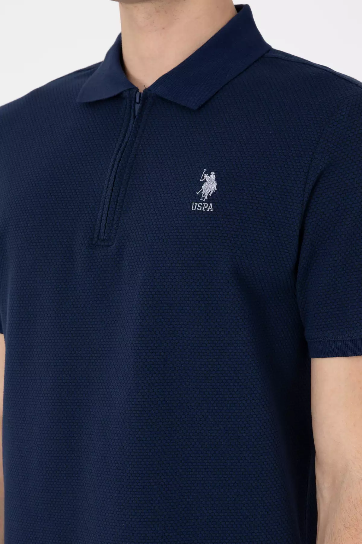 تیشرت مردانه با فیت معمولی و زیپ، رنگ سرمهای با بافت 50306014-VR033 برند U.S. Polo Assn. - 941914689