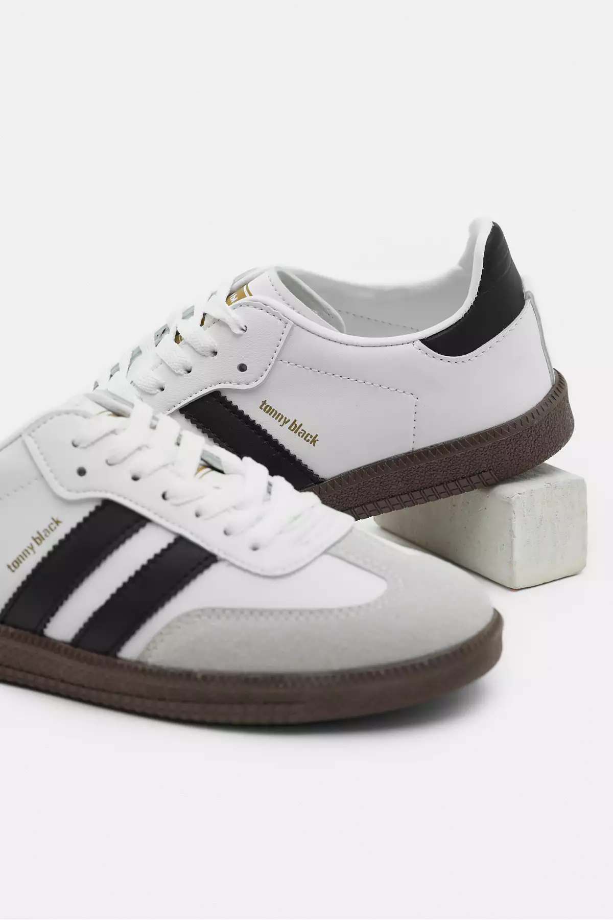 کتانی ورزشی مشکی و سفید با زیره ترمو و خطوط کناری برای استفاده عمومی برند Tonny Black - 879885114