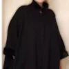 پانچوی بزرگ اندازه با یقه و آستینهای خزدار مروارید سیاه برند Eceyaman moda - 871778892