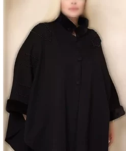 پانچوی بزرگ اندازه با یقه و آستینهای خزدار مروارید سیاه برند Eceyaman moda - 871778892