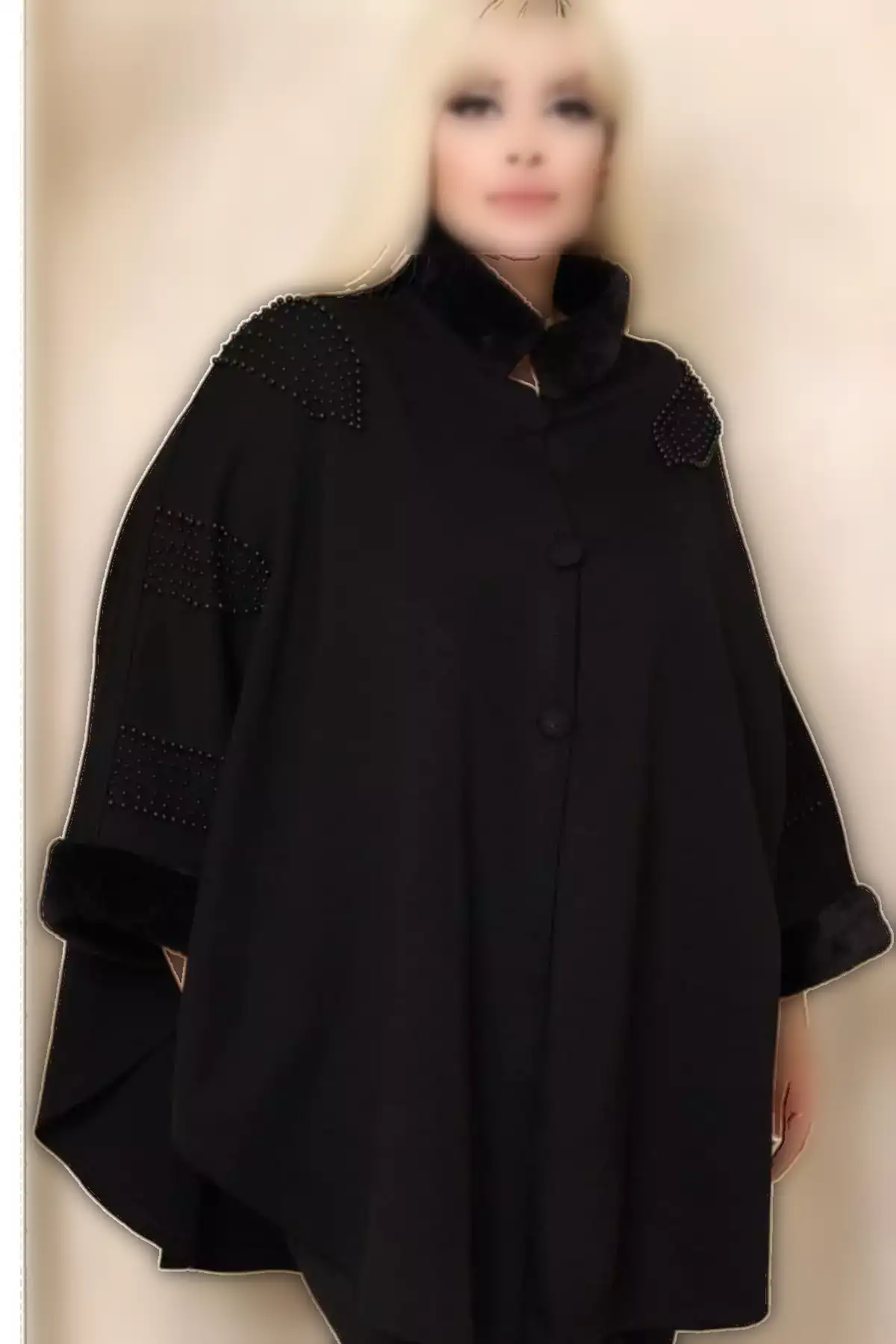 پانچوی بزرگ اندازه با یقه و آستینهای خزدار مروارید سیاه برند Eceyaman moda - 871778892