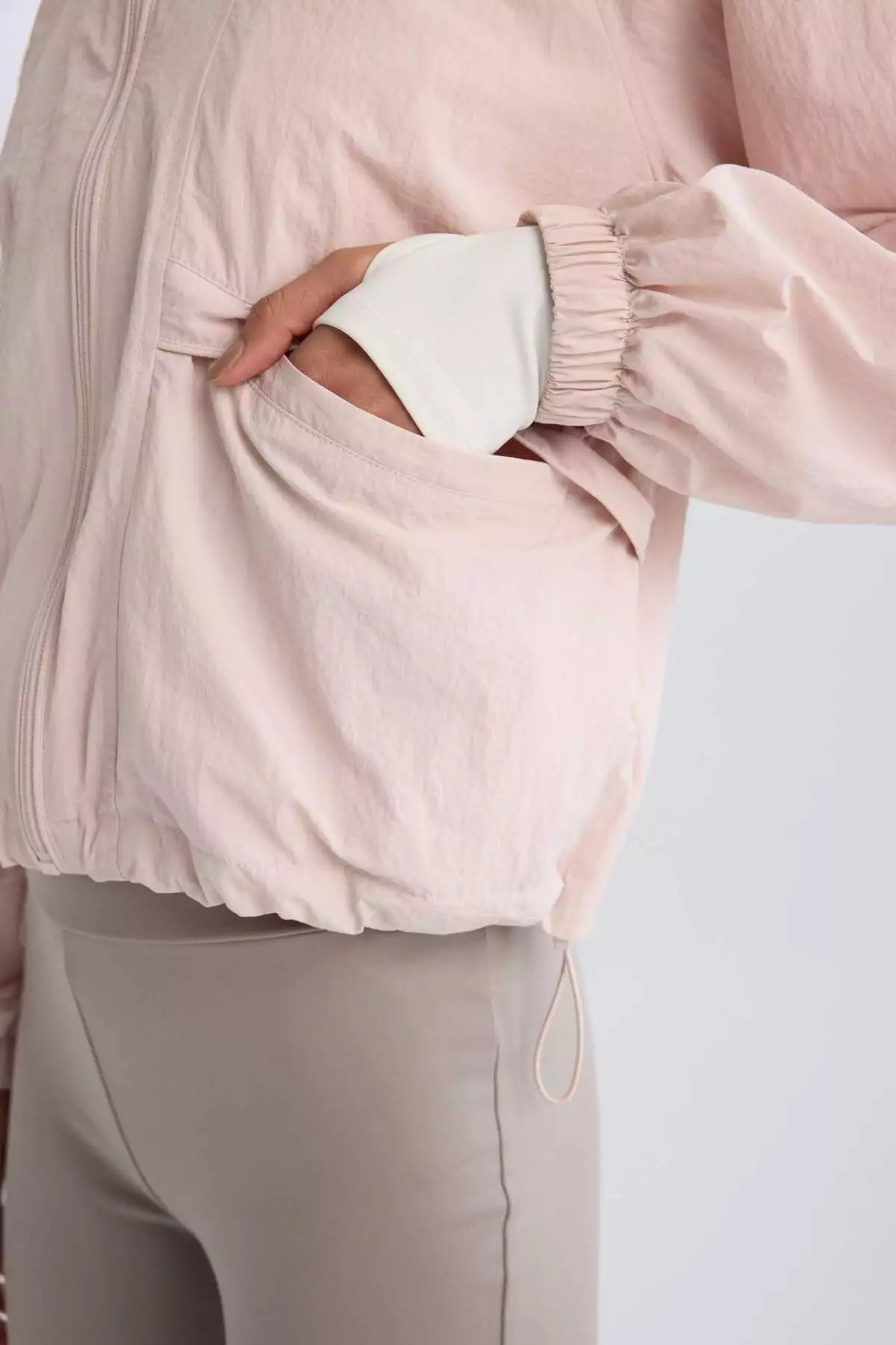 بارانگیر نازک با کلاه و جیب، مناسب برای استفاده در باران برند Defacto - 902001832