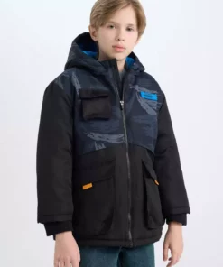 کت خارجی بچگانه پسرانه با کلاه، زیپ دار، دارای جیب و آستر پلار ضد آب C9043A824WN برند Defacto - 877051672