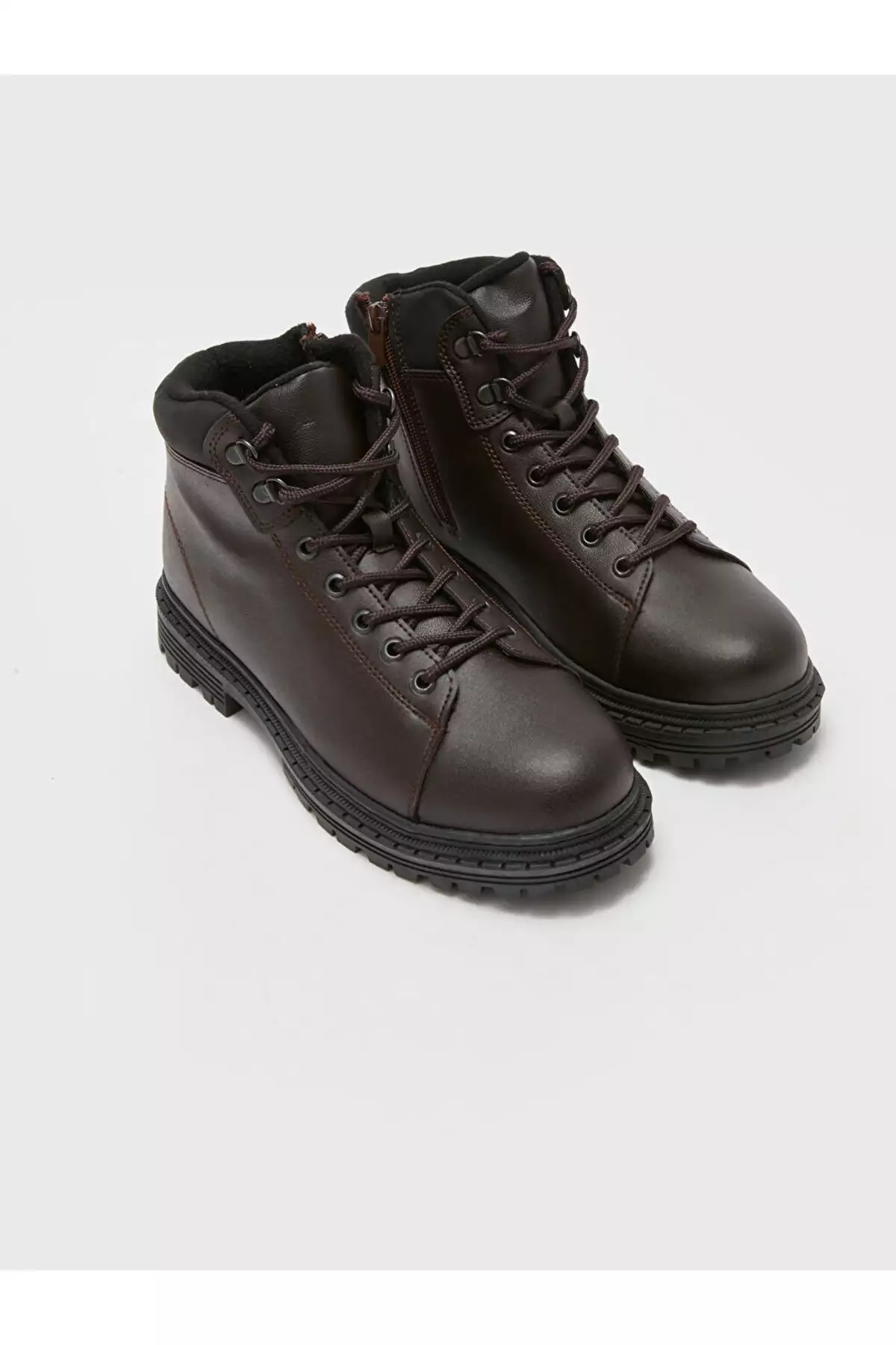 چکمه مردانه با ظاهر چرم و بنددار ال سی وی برند LC Waikiki - 805075331