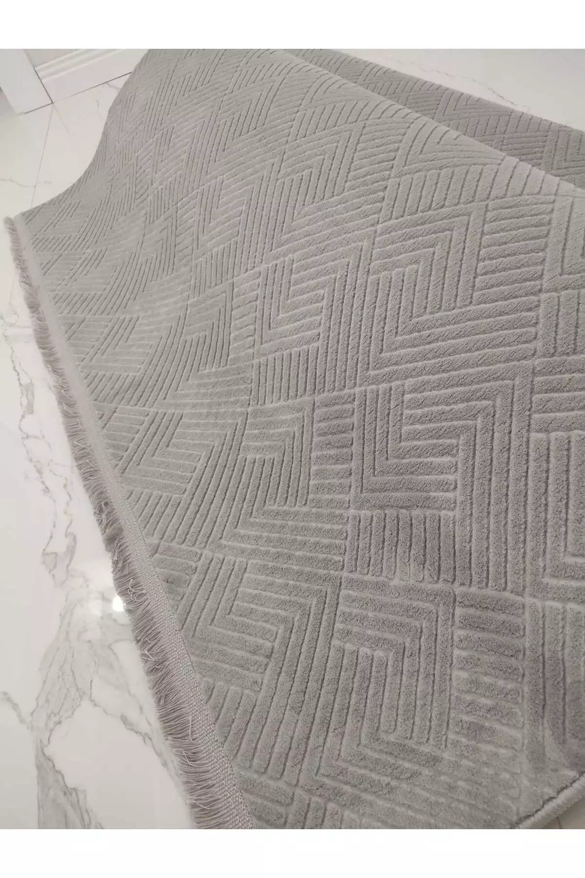 فرش اتاق، سالن، راهرو و آشپزخانه با لبههای طوسی و زیرهی ضد لغزش برند Merinos - 812051604