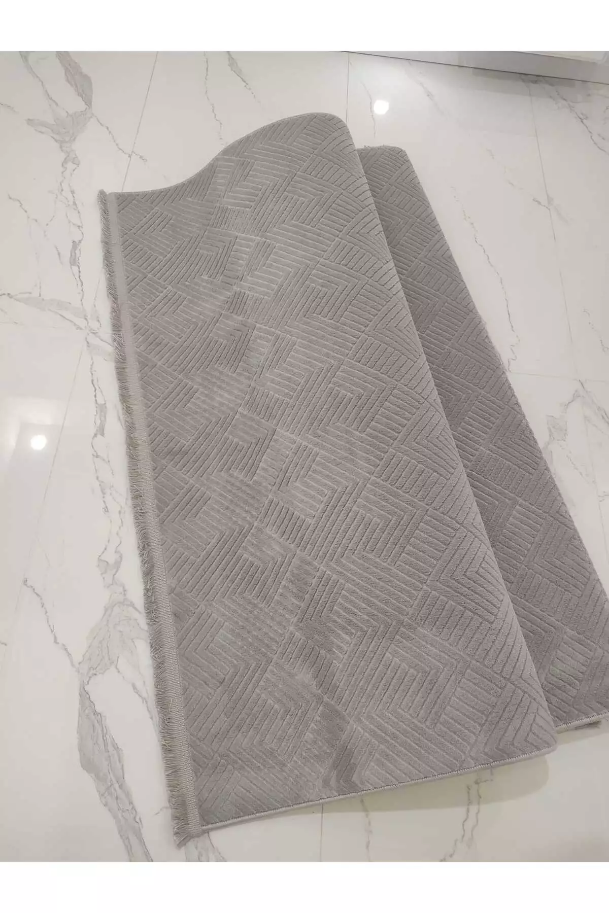 فرش اتاق، سالن، راهرو و آشپزخانه با لبههای طوسی و زیرهی ضد لغزش برند Merinos - 812051604