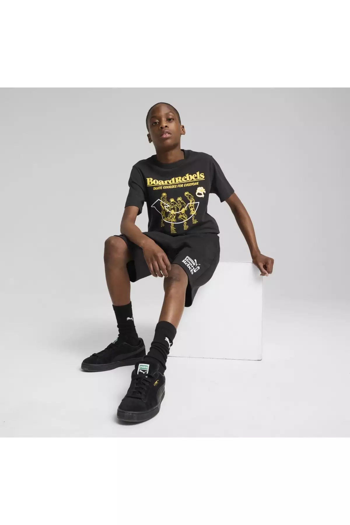 تیشرت گرد یقه مشکی با طرح گرافیکی دهه ۹۰ میلادی برای کودکان برند Puma - 903887806