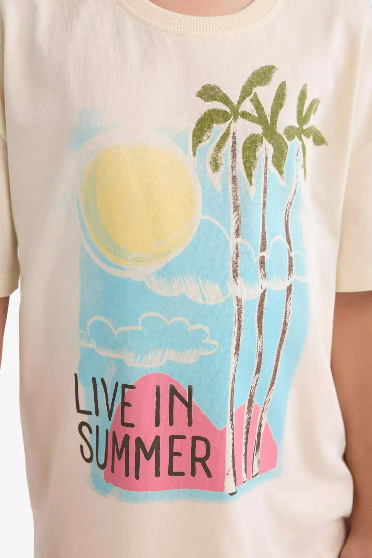 تیشرت کوتاه آستین دخترانه با یقه گرد و طرح ریسه مدل E0353A825SM برند Defacto - 941554137