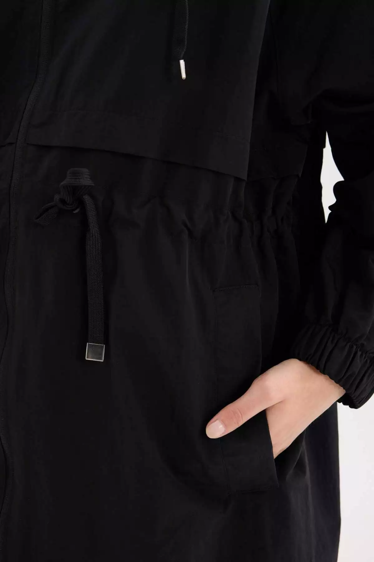 بارانی بلند با کلاهی ضد آب و زیپی، دارای جیب و کمر کشی معنادار - مدل A6245AX25SP برند Defacto - 930788651