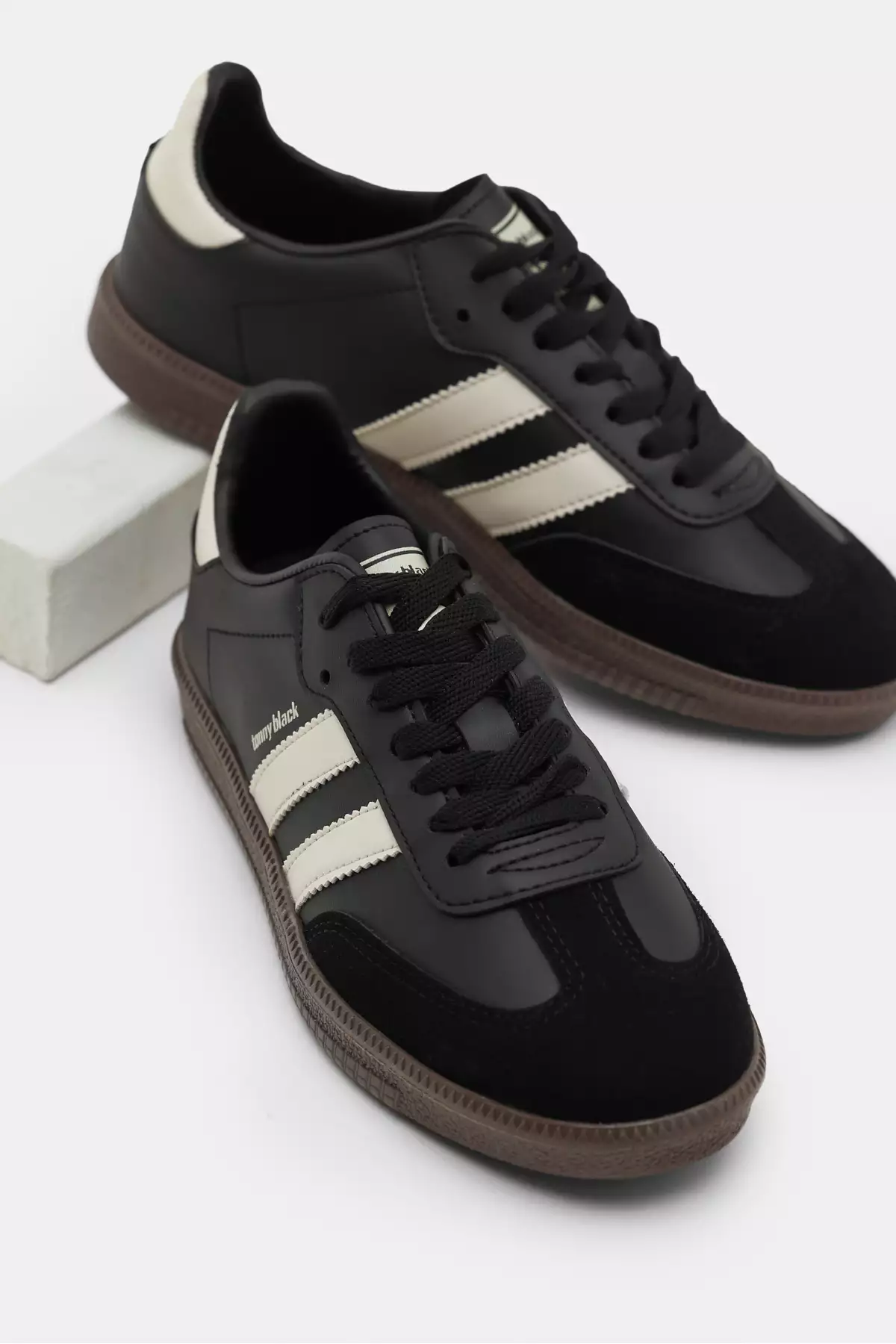 کفش ورزشی بنددار ترمو پا با نوارکنار به رنگ سیاه و بژ برند Tonny Black - 879883769