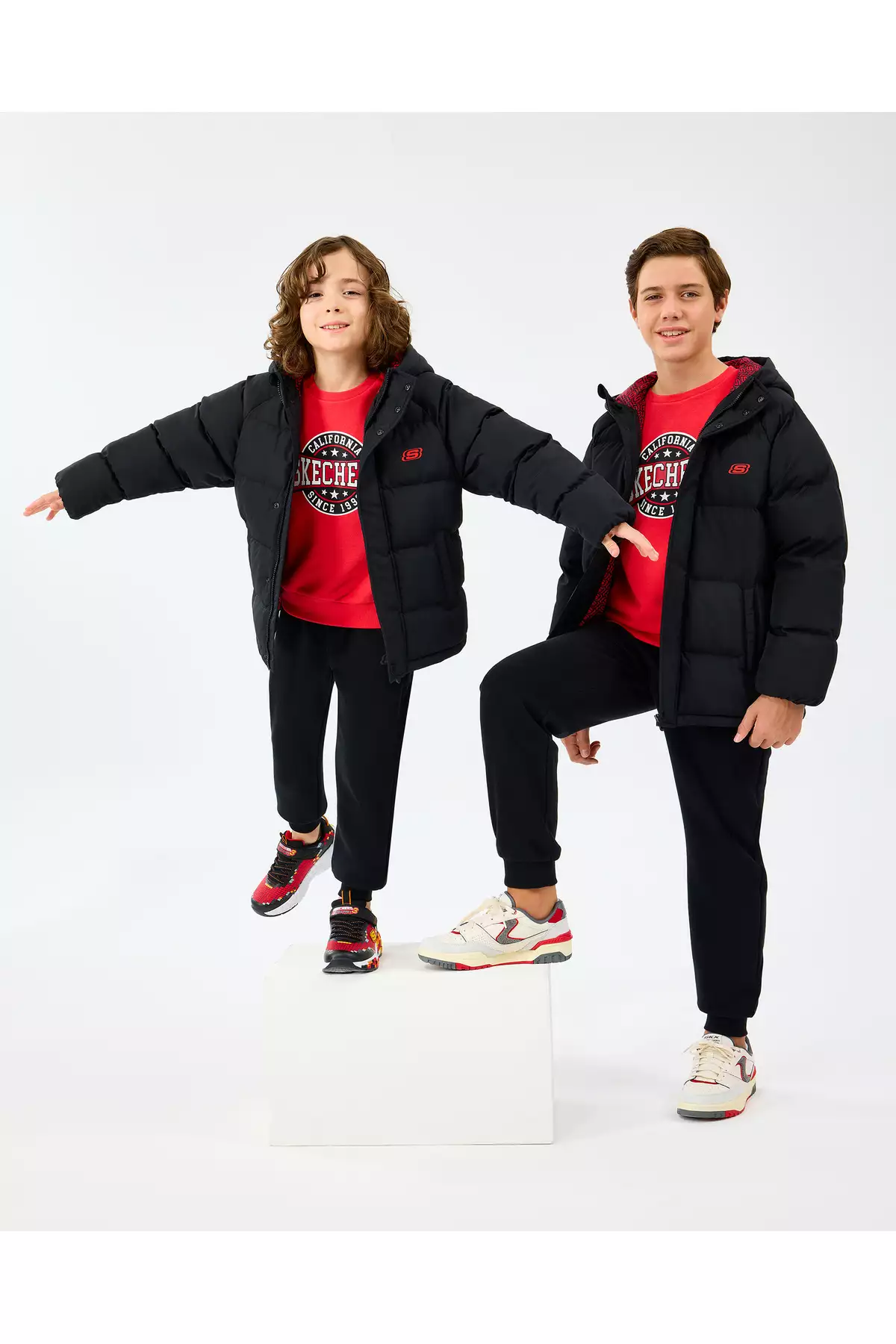 جاکت چرمی بادگیر بزرگ بچهگانه مشکی برند Skechers - 981631479