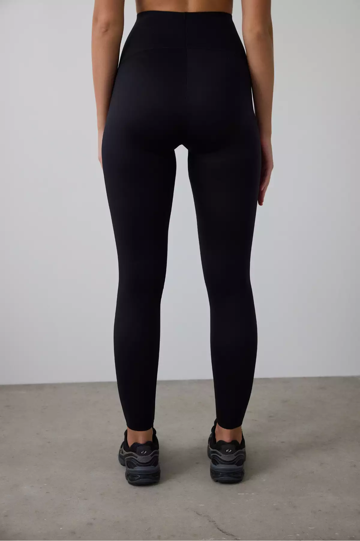 تای مشکی فوقالعاده با کمربند بالا و طراحی مرواریدی (پوشی) برند Penti - 6114396