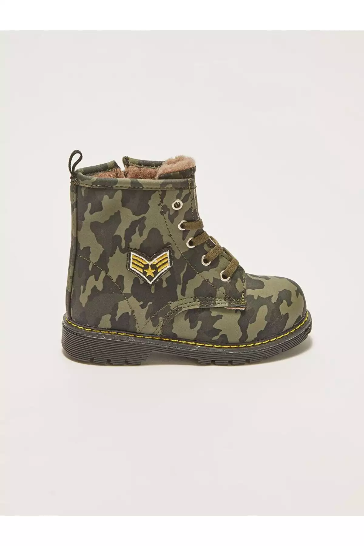 بوت نوزاد پسر با طراحی کموفلاژ و آستر پشمی، دارای بند و زیپ برند LC Waikiki - 940341870