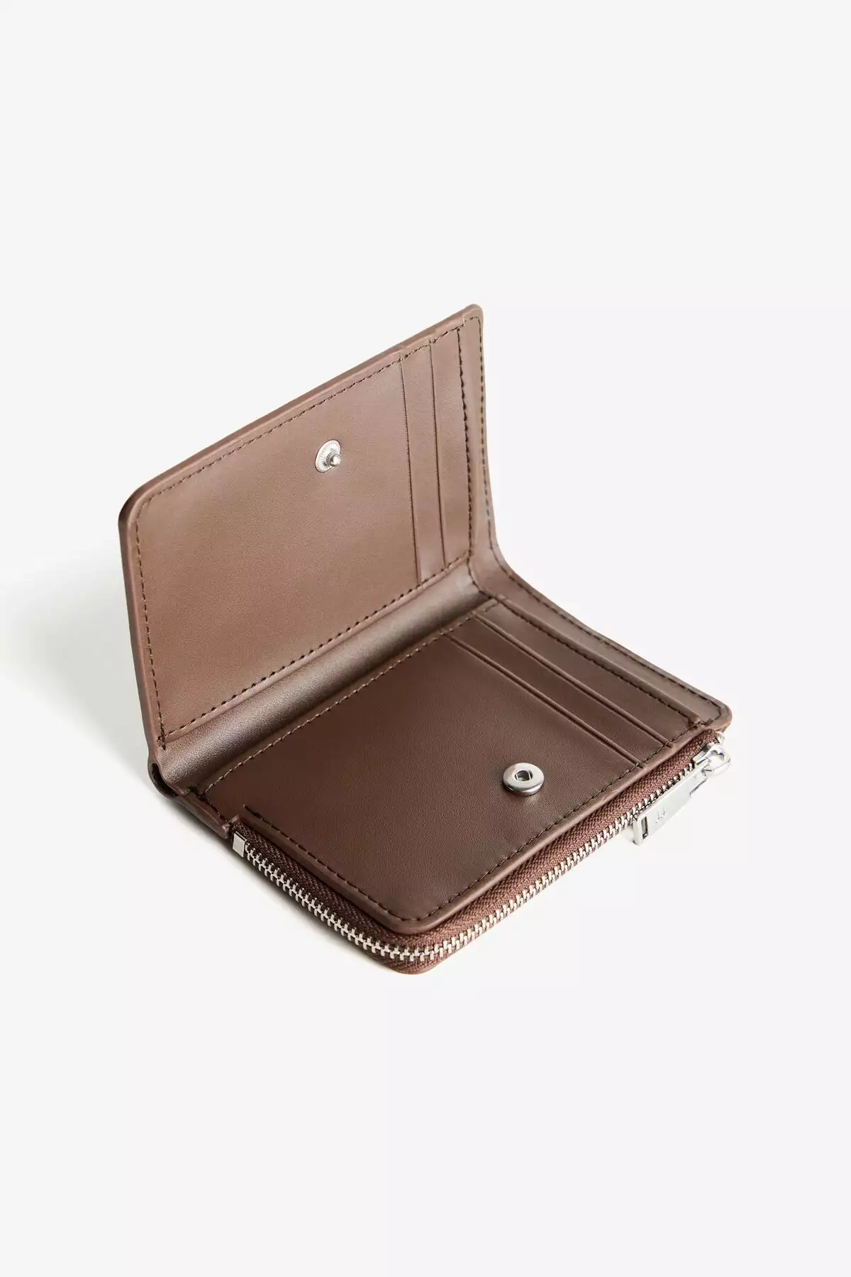 کیف پول با سطح مصنوعی لامع و طرح برجسته برند Bershka - 955347159