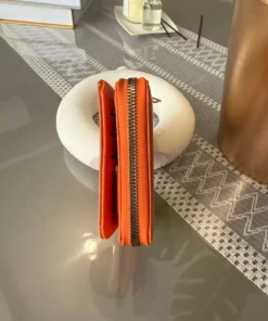 کیف پول نارنجی کوچک با چندین بخش و جزئیات طلایی برند ilknurbutik - 883937990