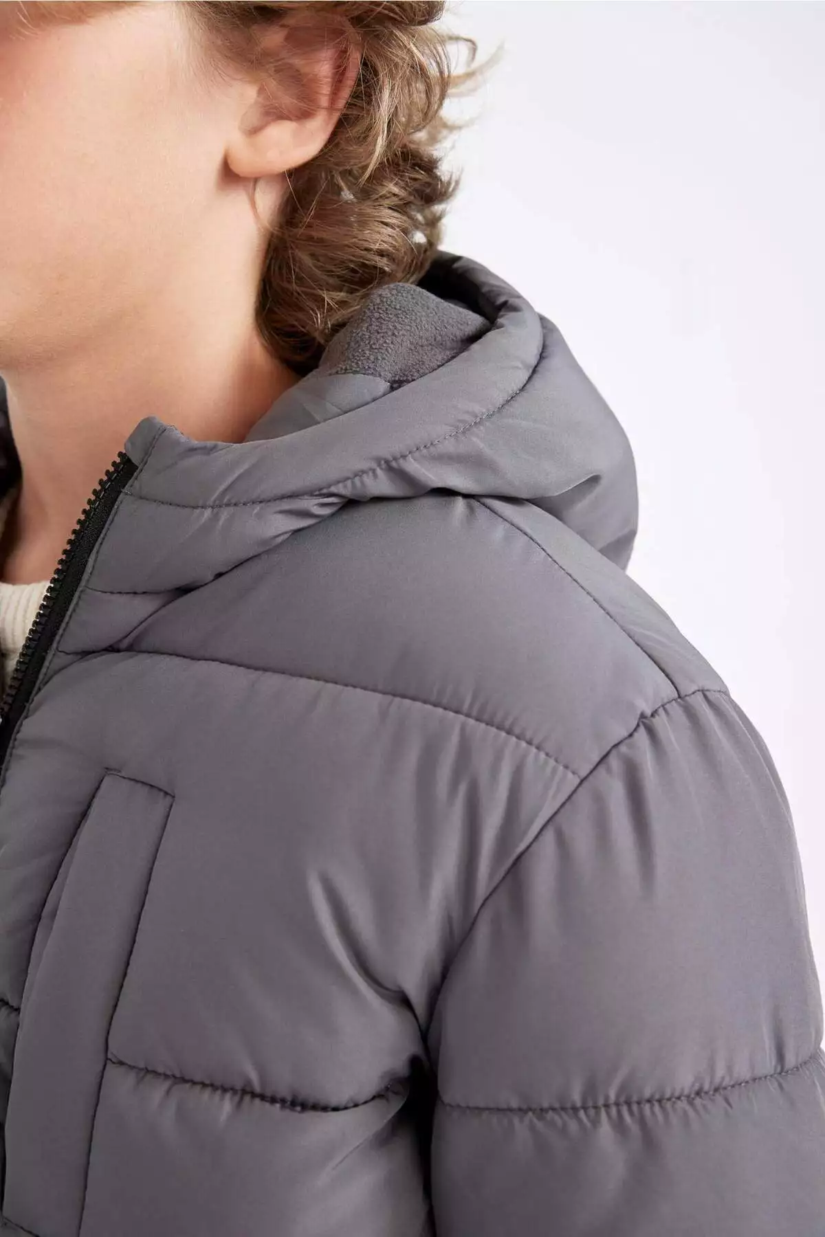 پارس کلاهدار ضدآب با زیپ و جیب برای پسران با آستر پشمی C8801A824CW برند Defacto - 871120440