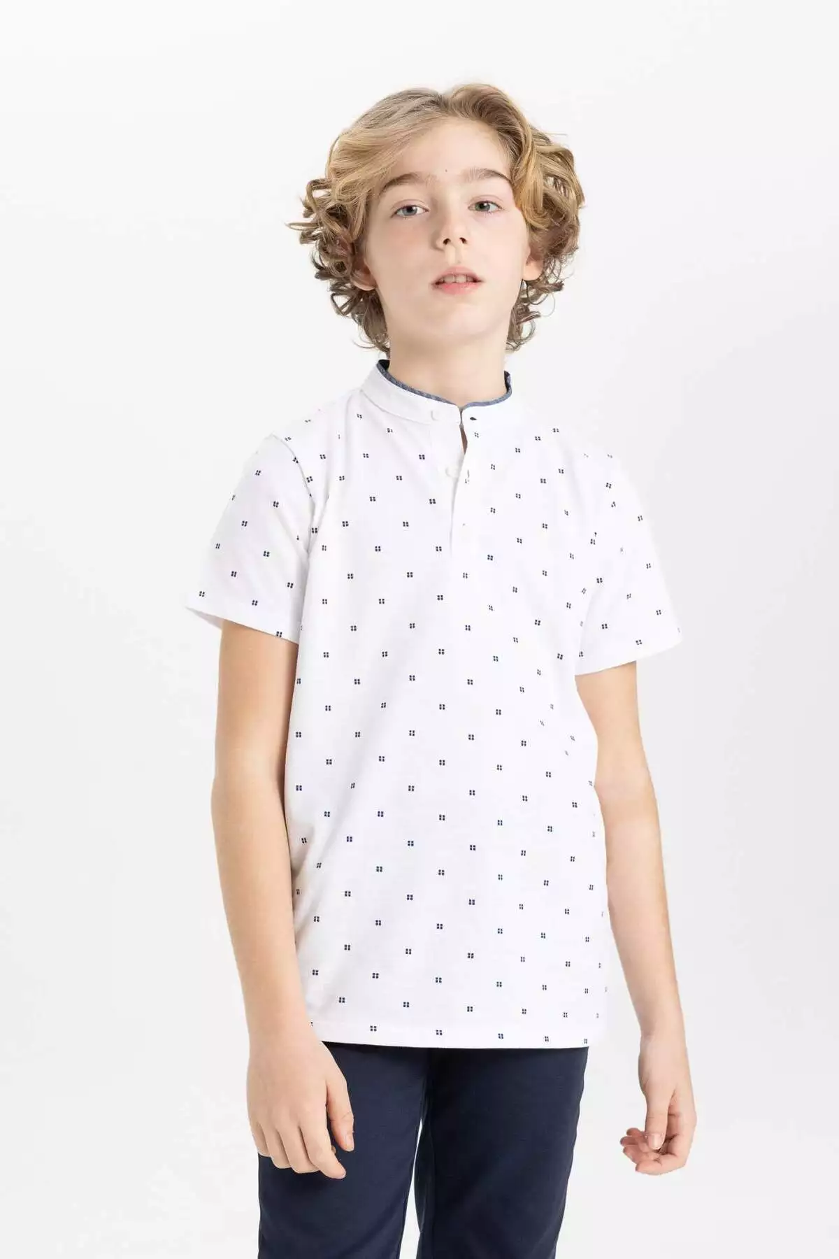 پیراهن پولوش کوتاه آستین با یقه راننده طرحدار برای پسران - کد B5938A824SM برند Defacto - 811110120