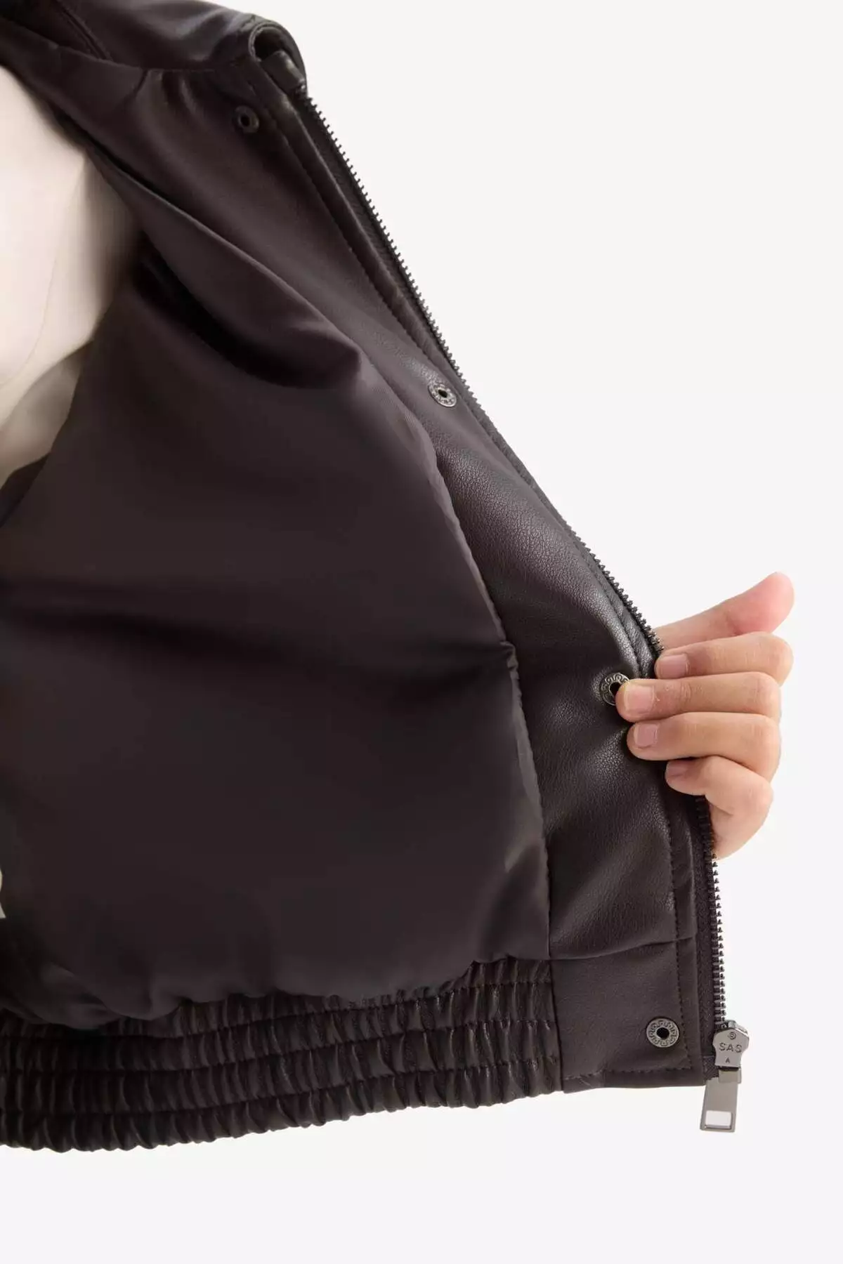 کاپشن چرم مصنوعی دکمهدار ضد آب با دو جیب برای دختران بچه برند Defacto - 899916450