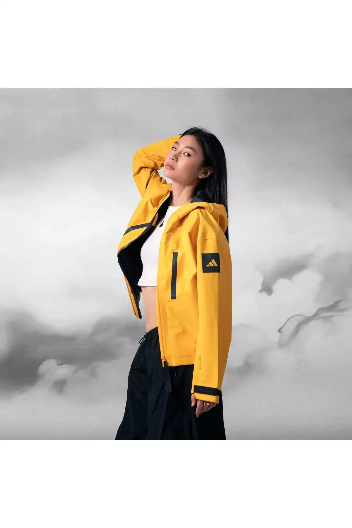 محصول W MYSHELTER R J به فارسی "W پناهگاه من R J" ترجمه میشود. برند adidas - 959276943