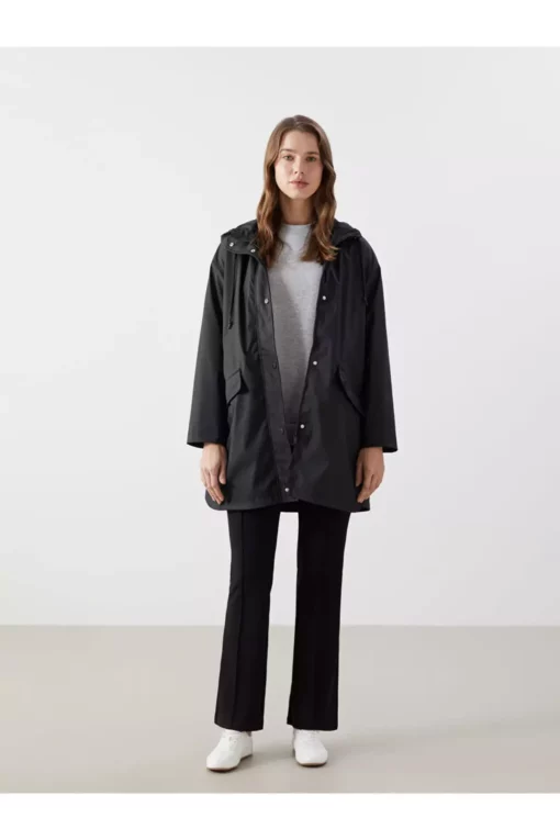 بارانی زنانه با ظاهر چرم صاف و کلاه دار مشکی برند LC Waikiki - 905250064