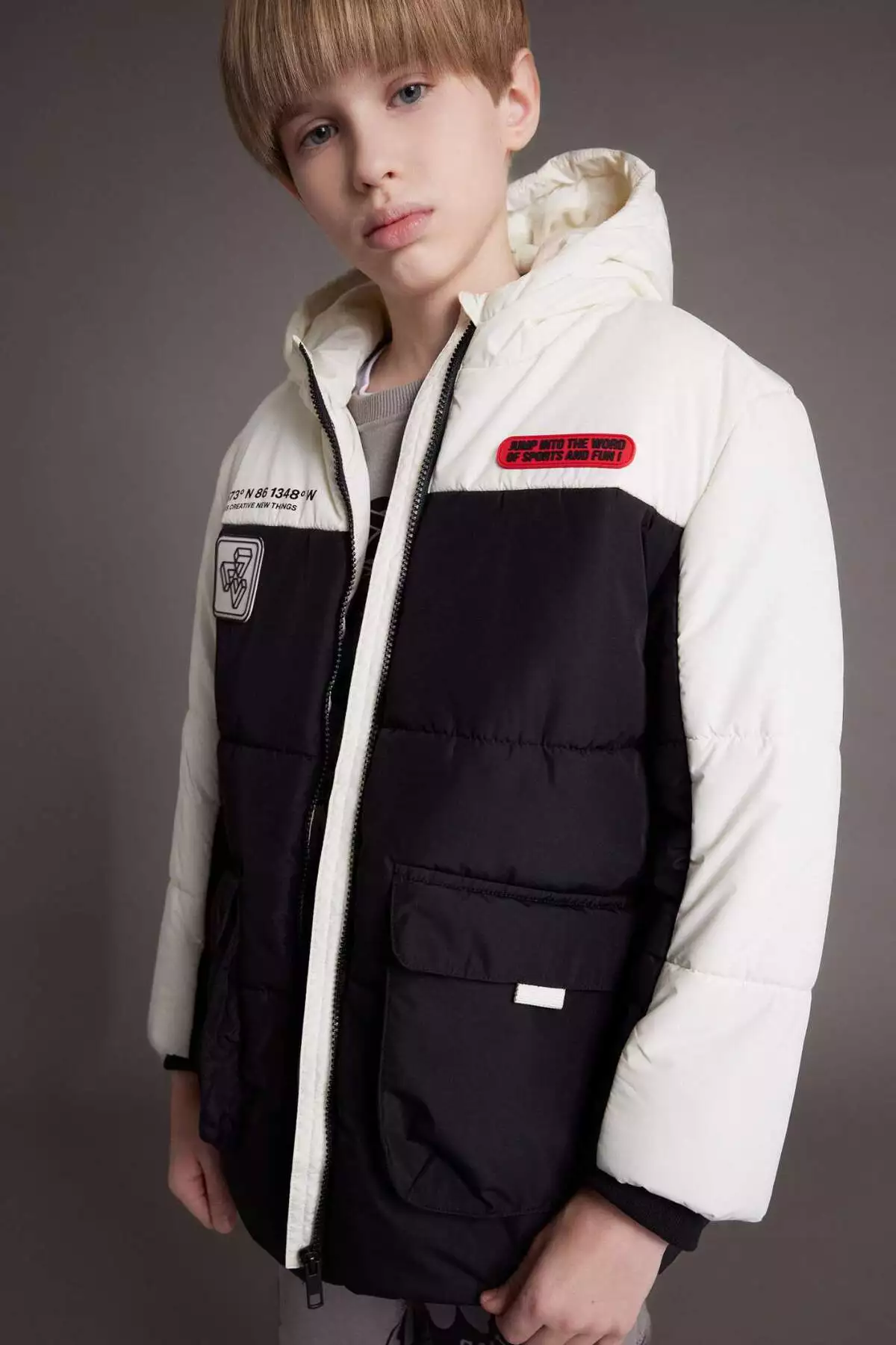 کاپشن پسرانه ضدآب با کلاه و زیپ و جیب، با آستری پولاری C9036A824WN برند Defacto - 879220979