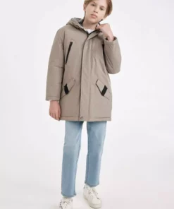 پالتو پارکا با کلاه و زیپ و دکمهای، مناسب برای پسر بچه، ضد آب، با دو جیب C8901A824WN برند Defacto - 863371559