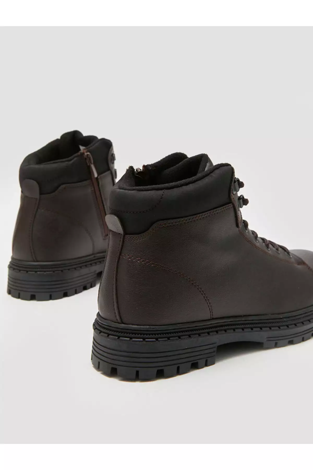 چکمه مردانه با ظاهر چرم و بنددار ال سی وی برند LC Waikiki - 805075331