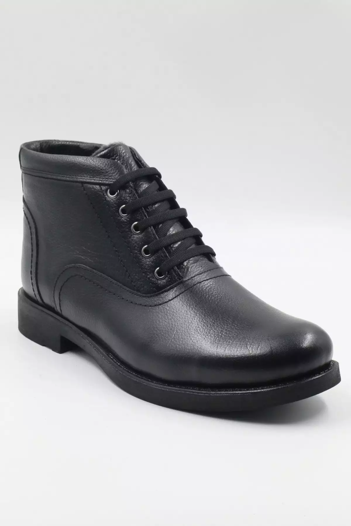 بوت روزمره مردانه از جنس چرم طبیعی، مقاوم در برابر سرما، با زیره ضد لغزش و دارای بند، به رنگ مشکی. برند nazenintasarımlar - 147085938