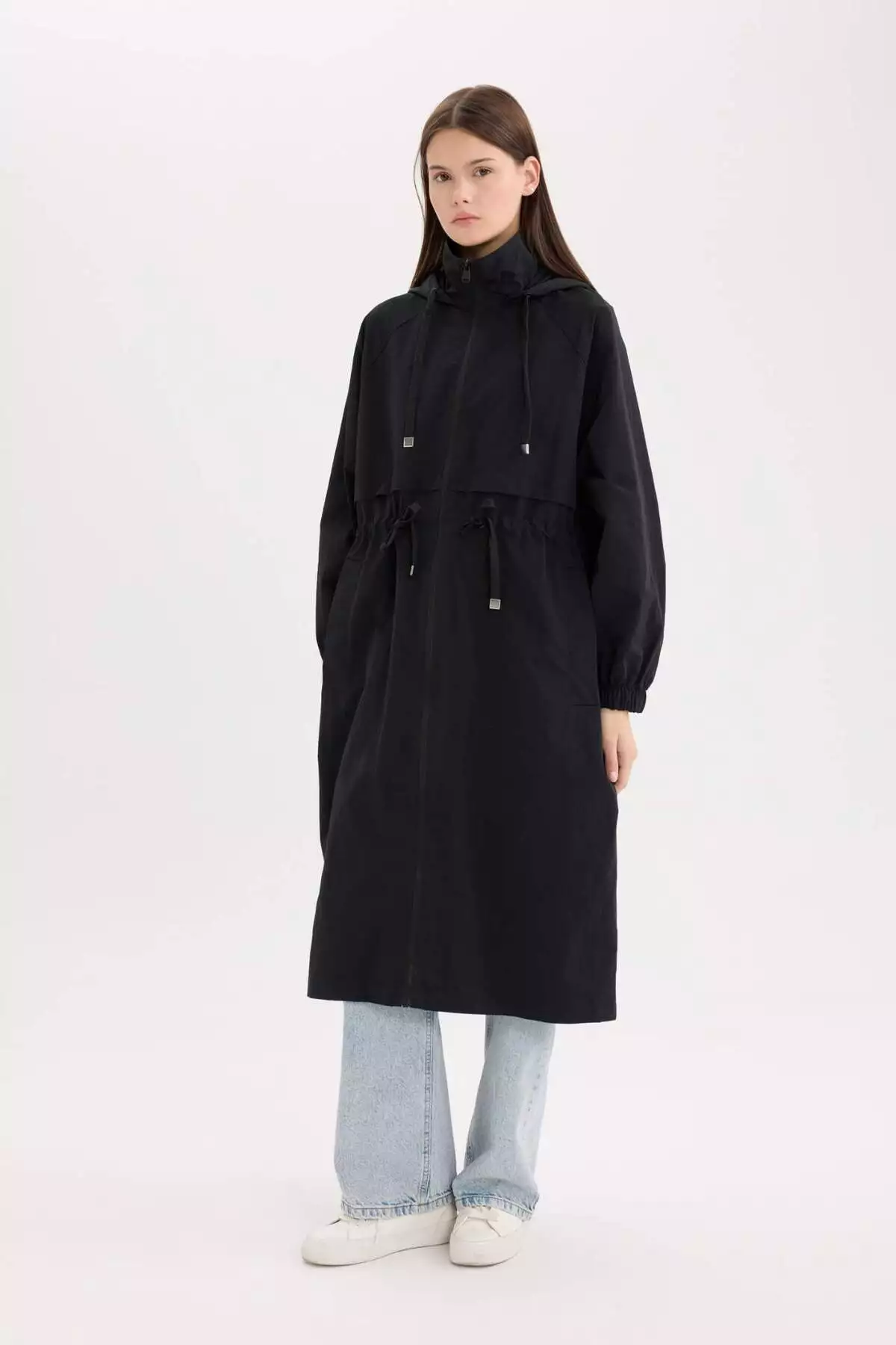 بارانی بلند با کلاهی ضد آب و زیپی، دارای جیب و کمر کشی معنادار - مدل A6245AX25SP برند Defacto - 930788651