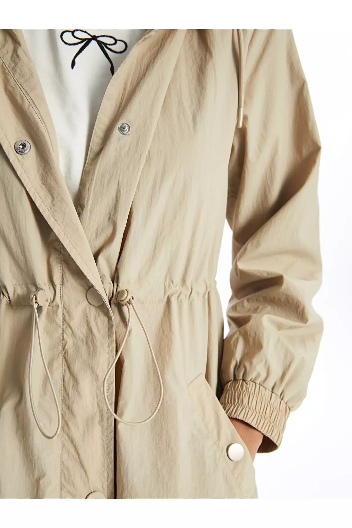 بارانی زنانه با کلاه و طراحی ساده برند LC Waikiki - 1019503473