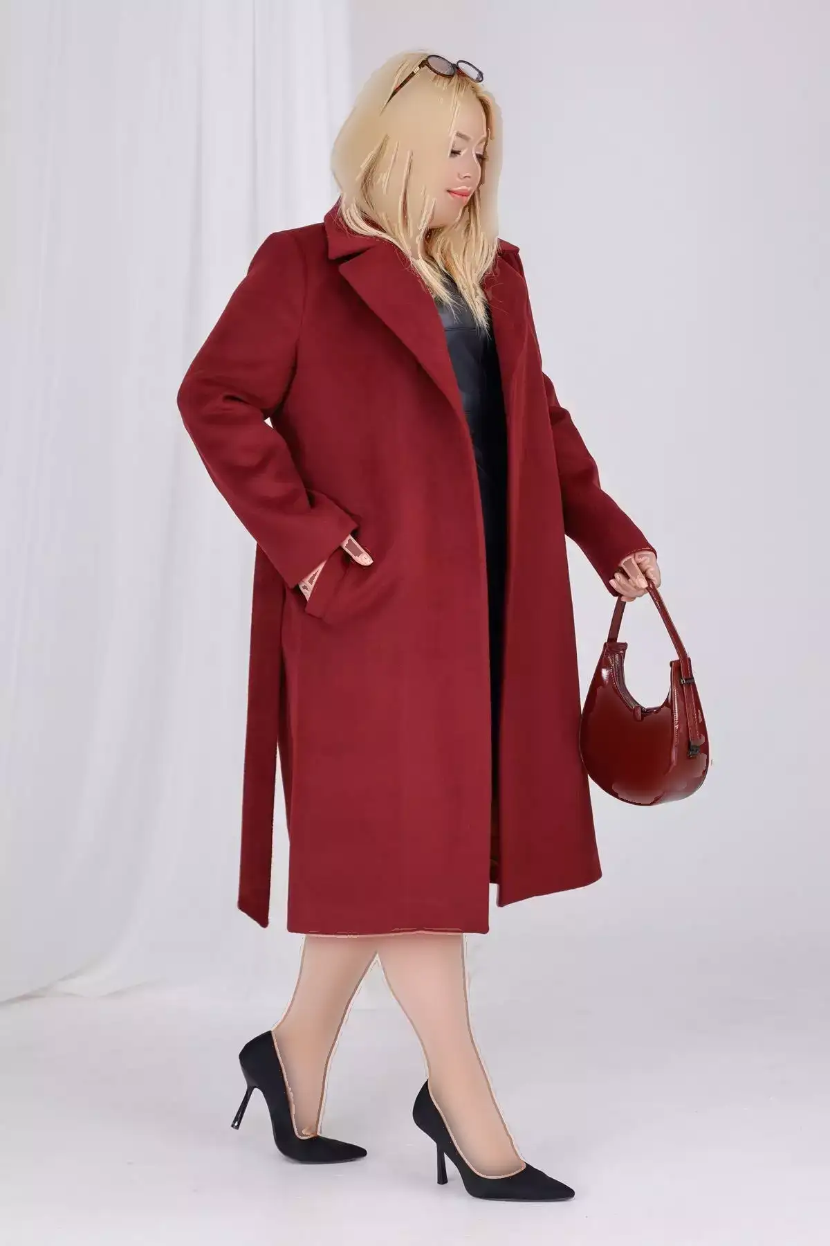 کاپشن زنانه به رنگ bordo با جزئیات کمربند و آستار از جنس پشم و بزرگ سایز برند Mooi XXL - 1029475244